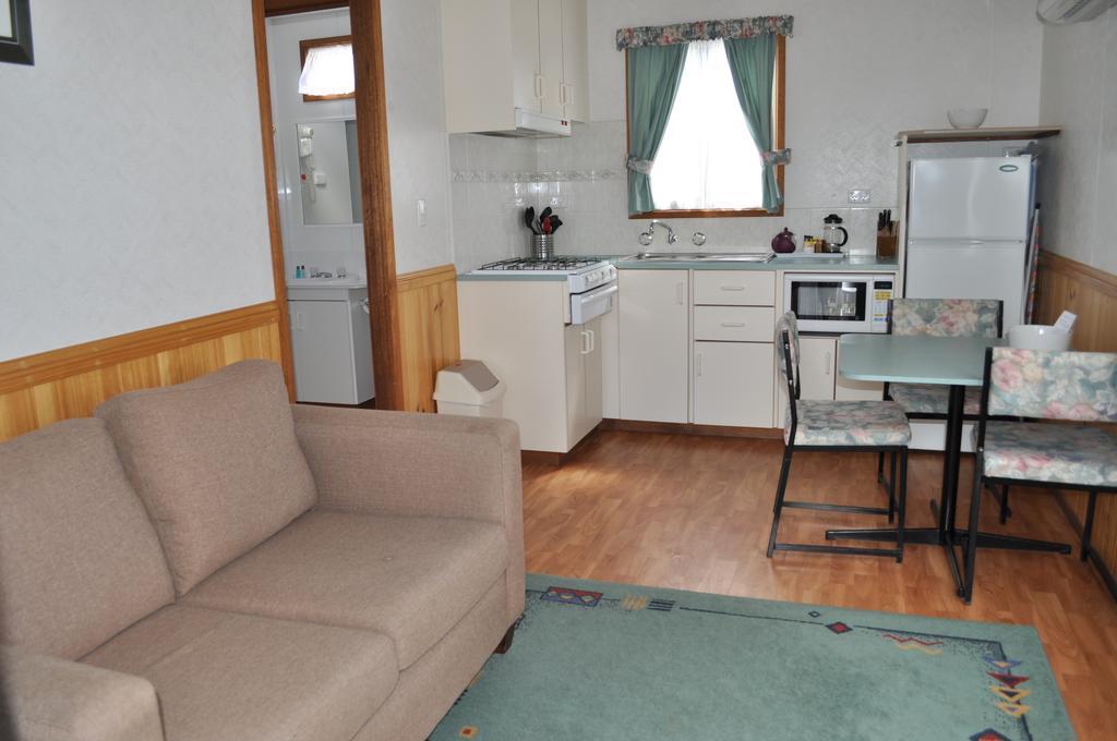Kangerong Holiday Park Red Hill South Room photo